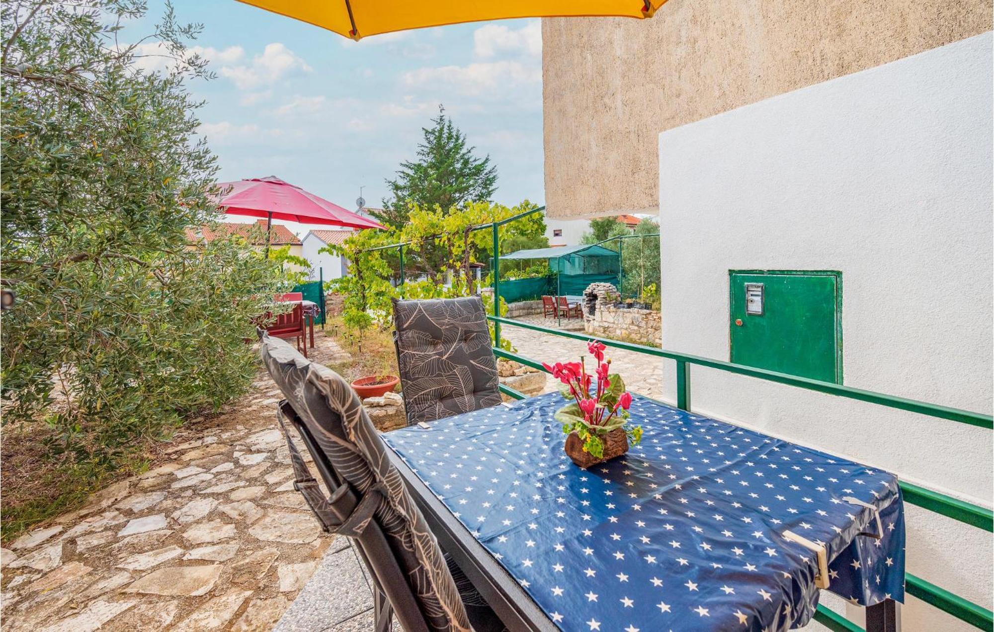 Amazing Apartment In Pula With Kitchen Esterno foto
